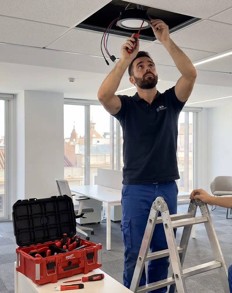 Cableado estructurado tendido en una oficina de Barcelona